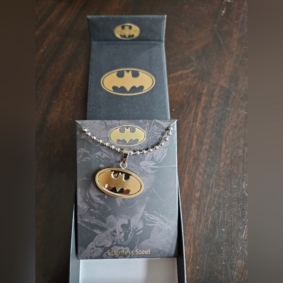 BATMAN Stainless Steel Yellow Plated Dog Tag with 22" bead chain - Picture 3 of 6